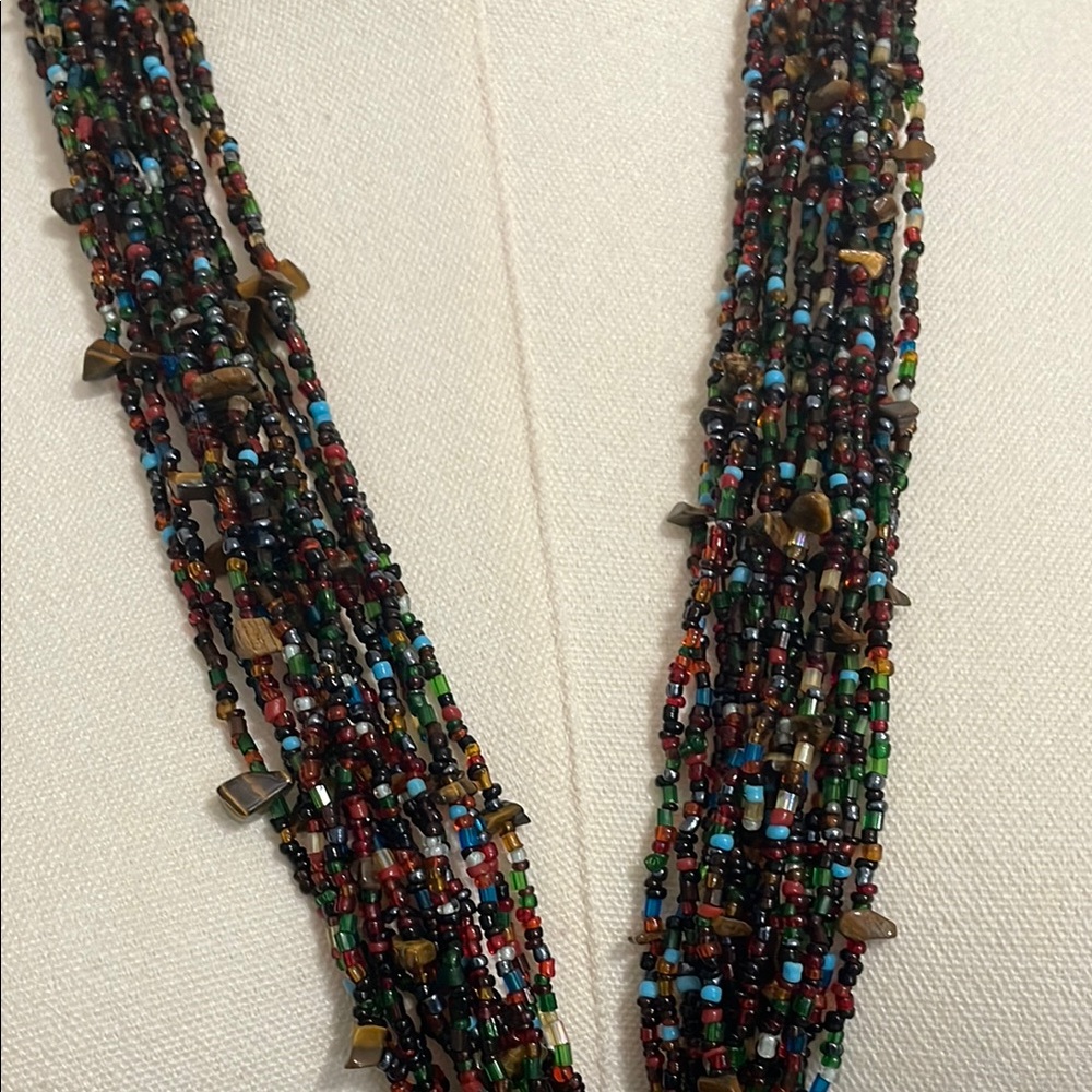 Elegant Multicolor Beaded Necklace - Picture 3 of 5